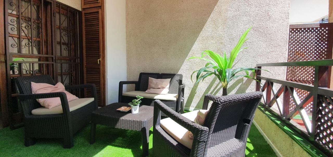 Spectacular Renovated Apartment, 5 Min To Camison Beach, With Aircon อาโรนา ภายนอก รูปภาพ
