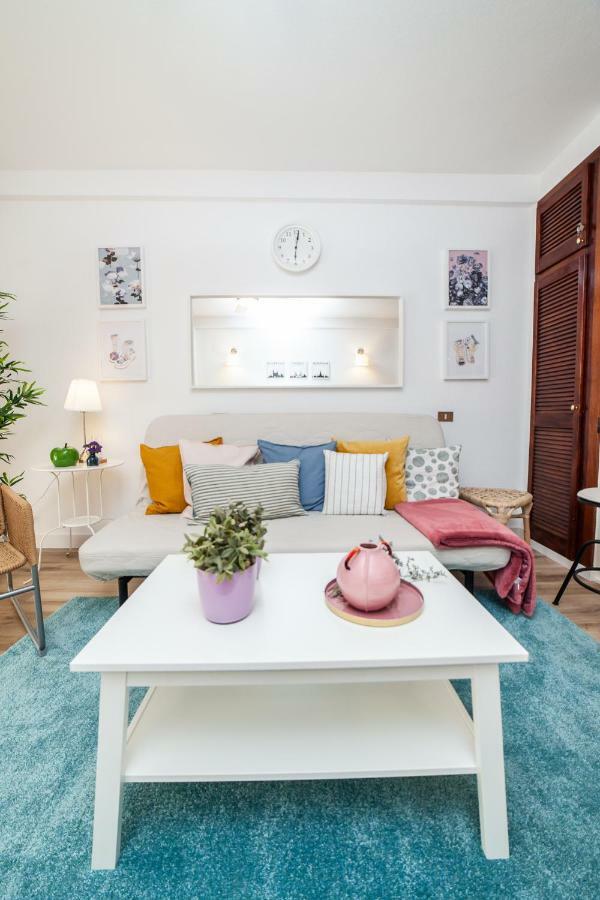 Spectacular Renovated Apartment, 5 Min To Camison Beach, With Aircon อาโรนา ภายนอก รูปภาพ