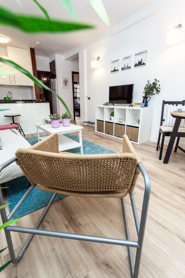 Spectacular Renovated Apartment, 5 Min To Camison Beach, With Aircon อาโรนา ภายนอก รูปภาพ