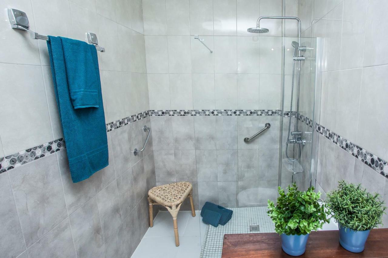 Spectacular Renovated Apartment, 5 Min To Camison Beach, With Aircon อาโรนา ภายนอก รูปภาพ