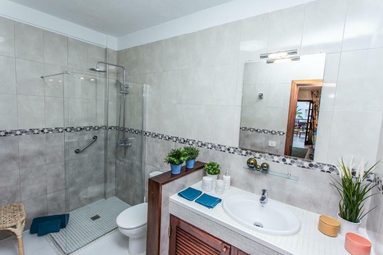 Spectacular Renovated Apartment, 5 Min To Camison Beach, With Aircon อาโรนา ภายนอก รูปภาพ