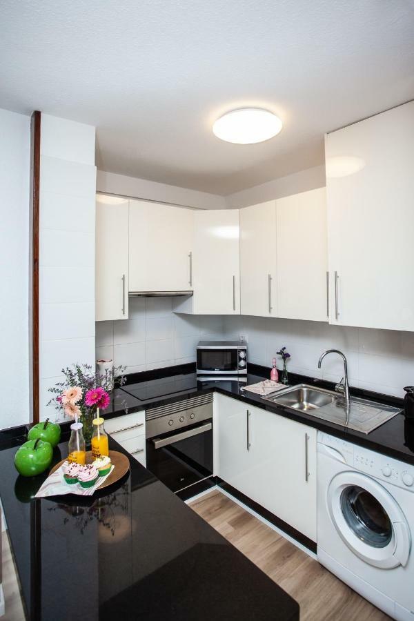 Spectacular Renovated Apartment, 5 Min To Camison Beach, With Aircon อาโรนา ภายนอก รูปภาพ